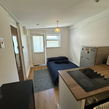 Cosy Near City Center Apartmán *
